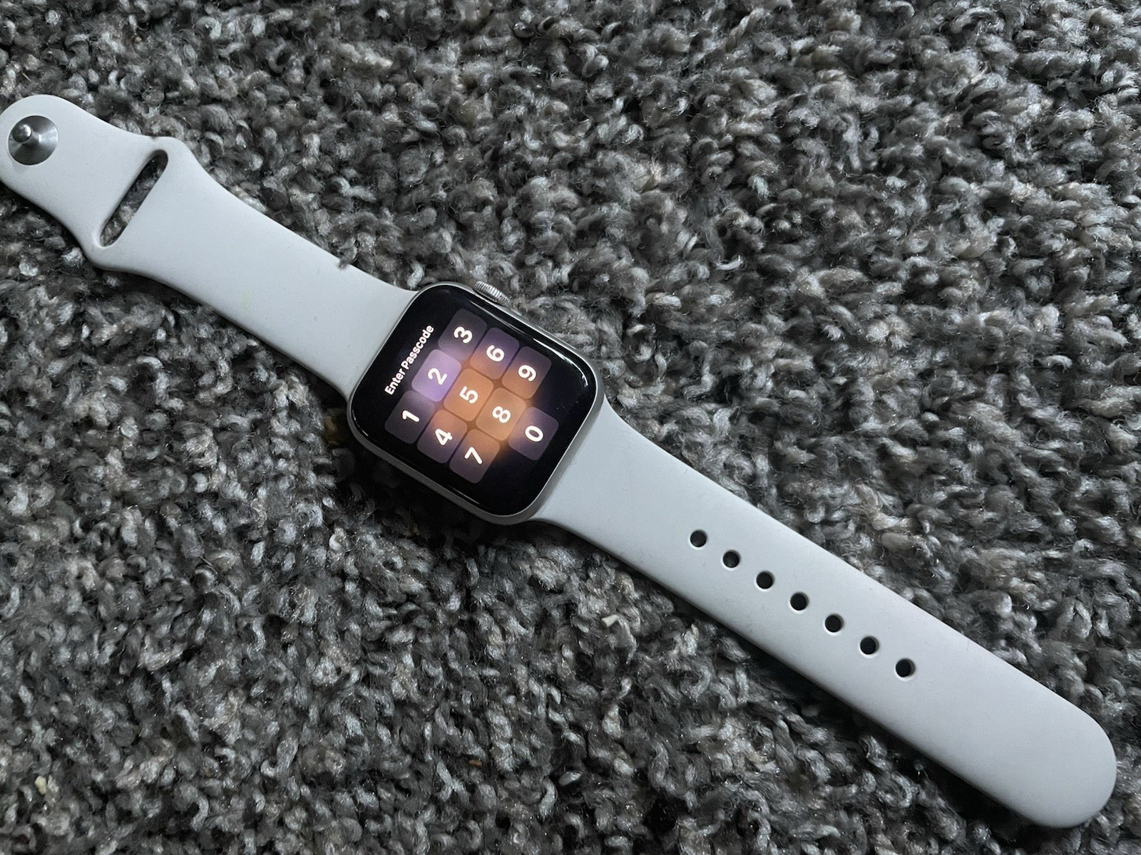 Apple Watch 44mm GPS Silver Aluminum Case Touchscreen White Silicone Band