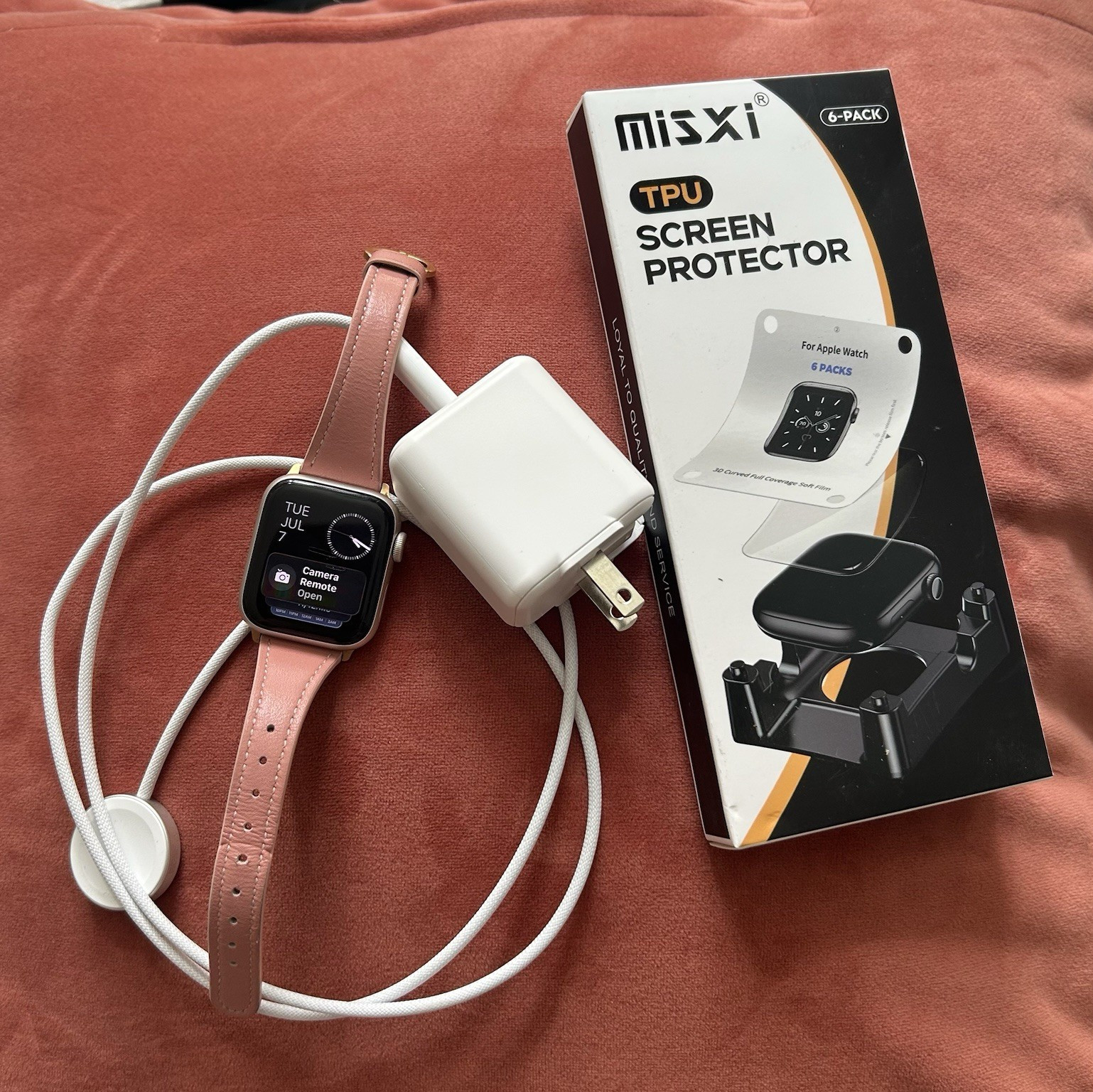 Apple Watch SE 3 40mm Silver Aluminum GPS 32GB Pink Leather Band