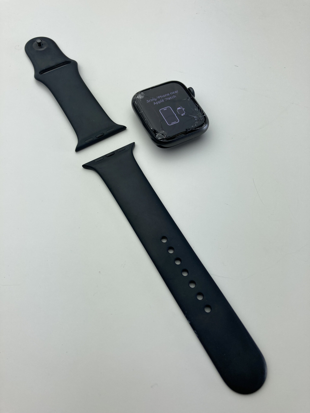 Used Apple Watch SE 1st Gen 44mm Aluminum Case – 32GB – Gray – Sport Band