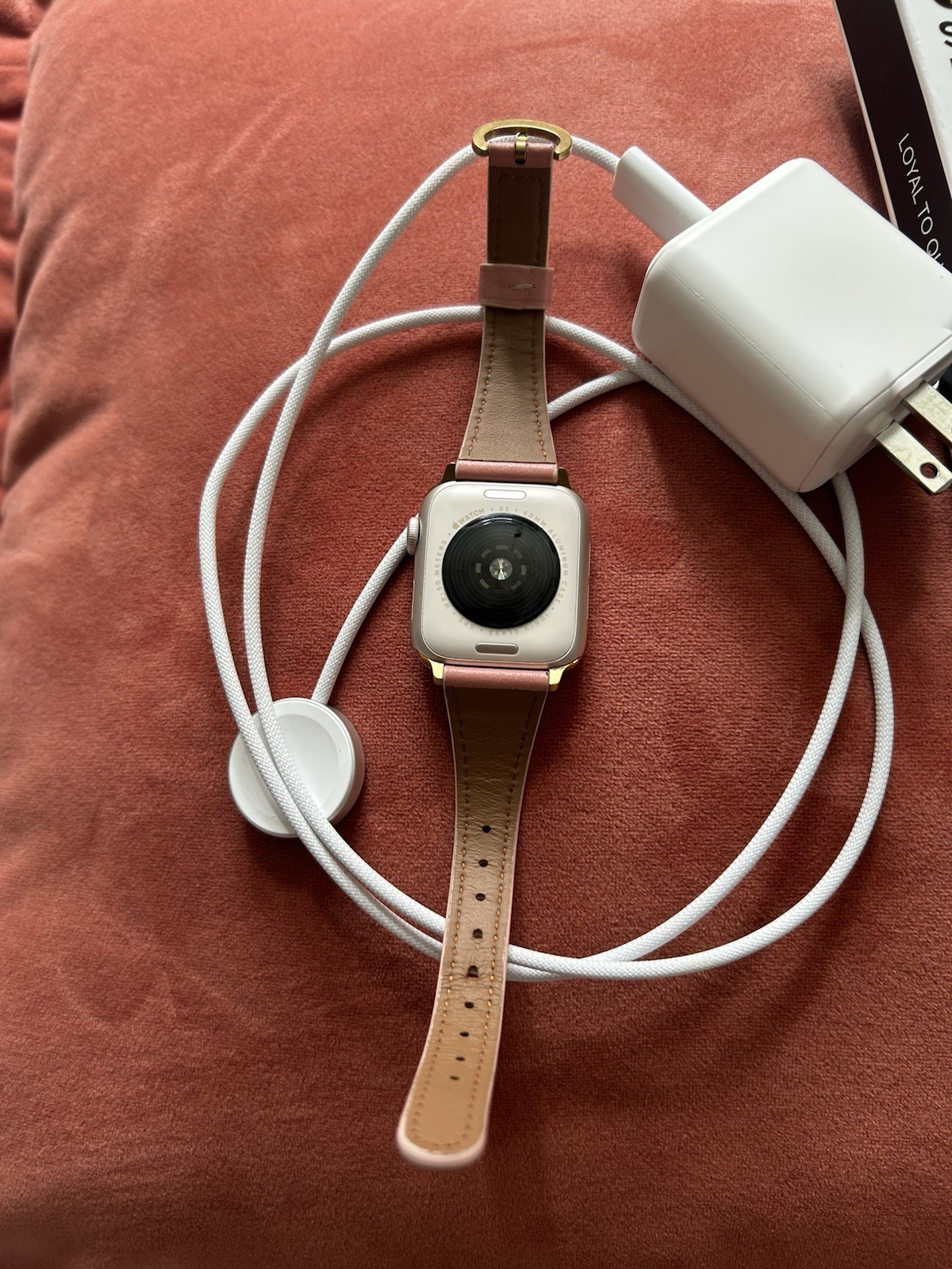 Apple Watch SE 3 40mm Silver Aluminum GPS 32GB Pink Leather Band