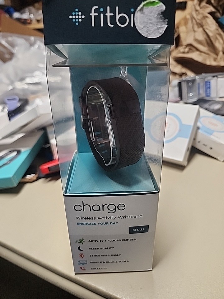 FITBIT CHARGE FB404BKS FITNESS ACTIVITY TRACKER WRISTBAND BLACK SML 810351021568