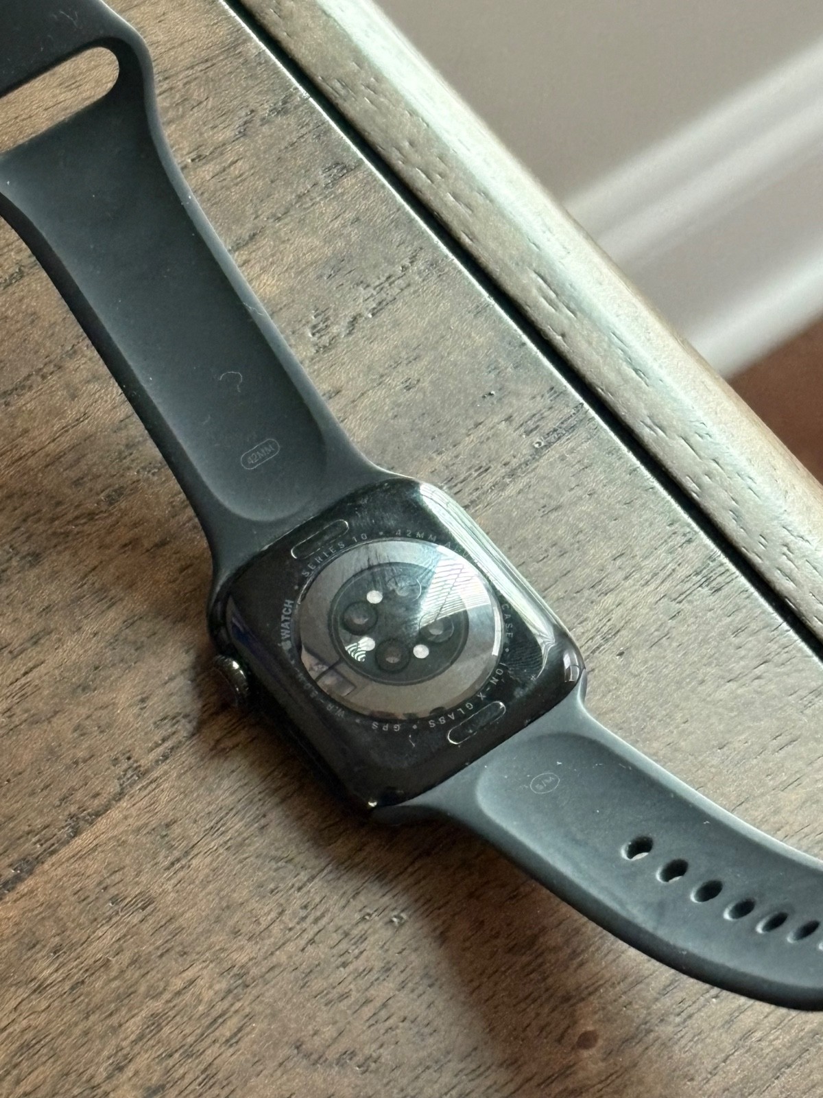 Apple Watch Series 10 [GPS 42mm case] Smartwatch with Jet Black Aluminum Case