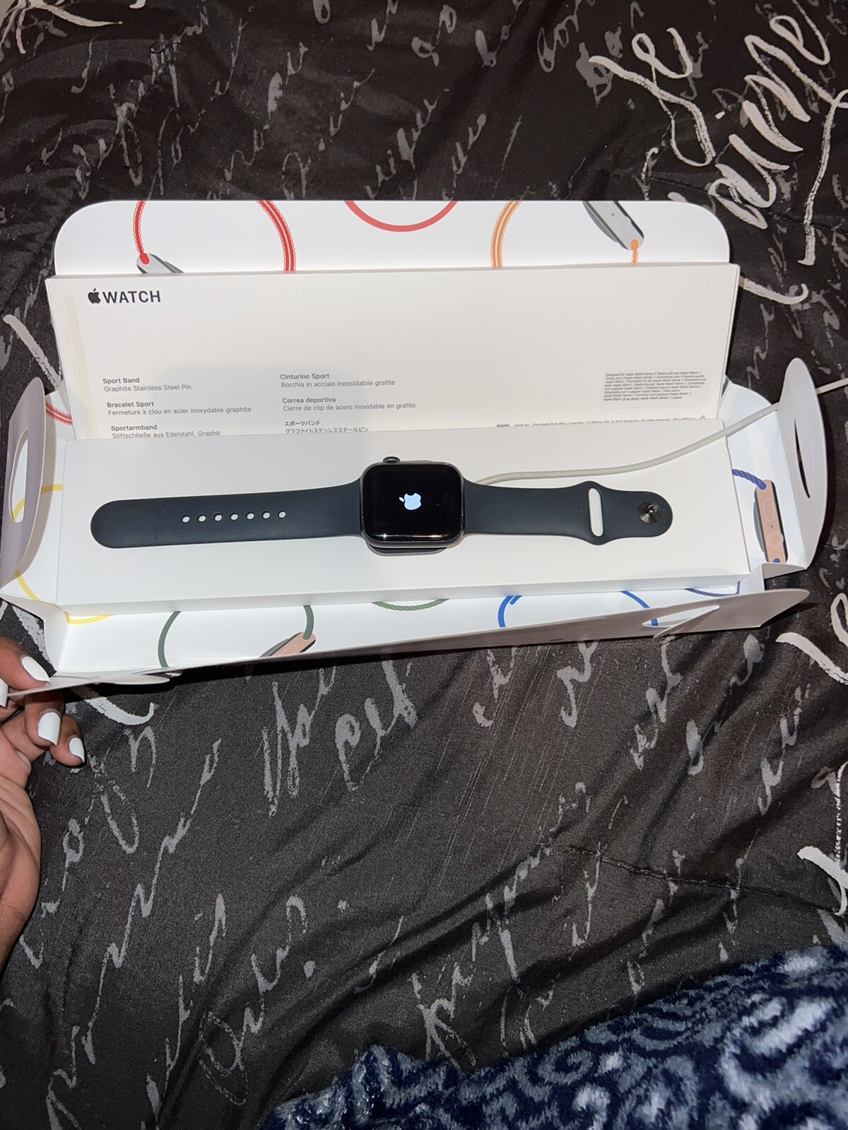 Apple Watch SE (2022) 44mm Midnight Aluminum Case with Sport Band