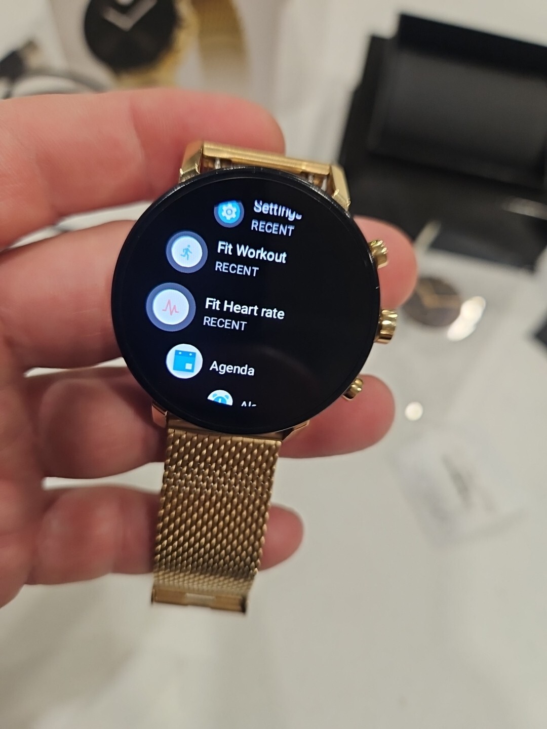 Movado Connect 2.0 Unisex 40mm Digital Smartwatch Yellow Gold Mesh S (PD7009290)