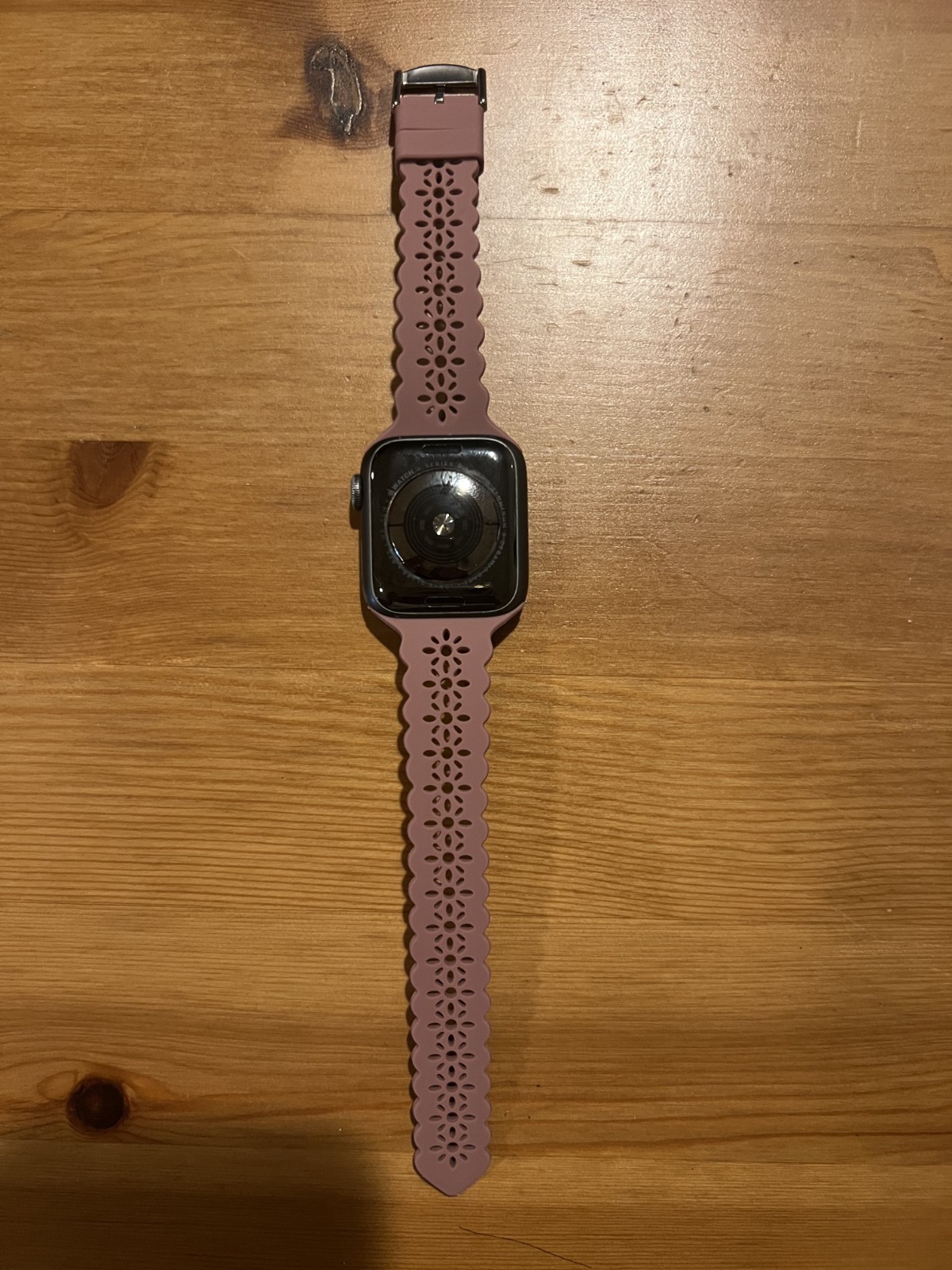 Apple Watch Series 4 40 mm Space Gray Aluminum Case Working Good Condition