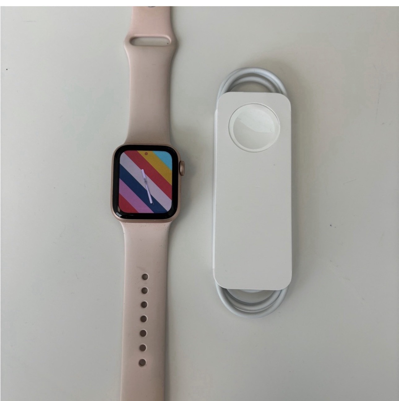 Apple Watch SE 40mm Gold Aluminum Case with Pink Sand Sport Band – Regular (GPS