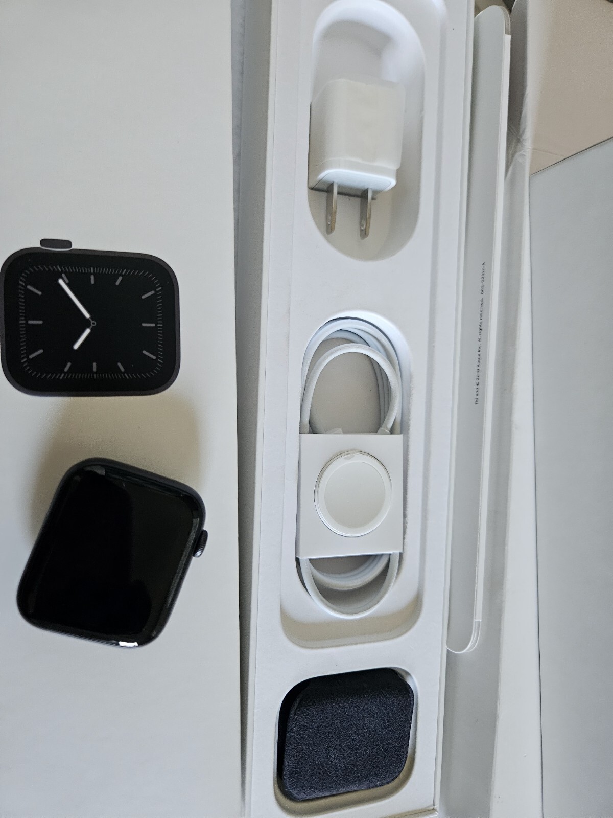Apple Watch Series 5 40mm GPS – Aluminum Case – Open Box. Unlocked Black