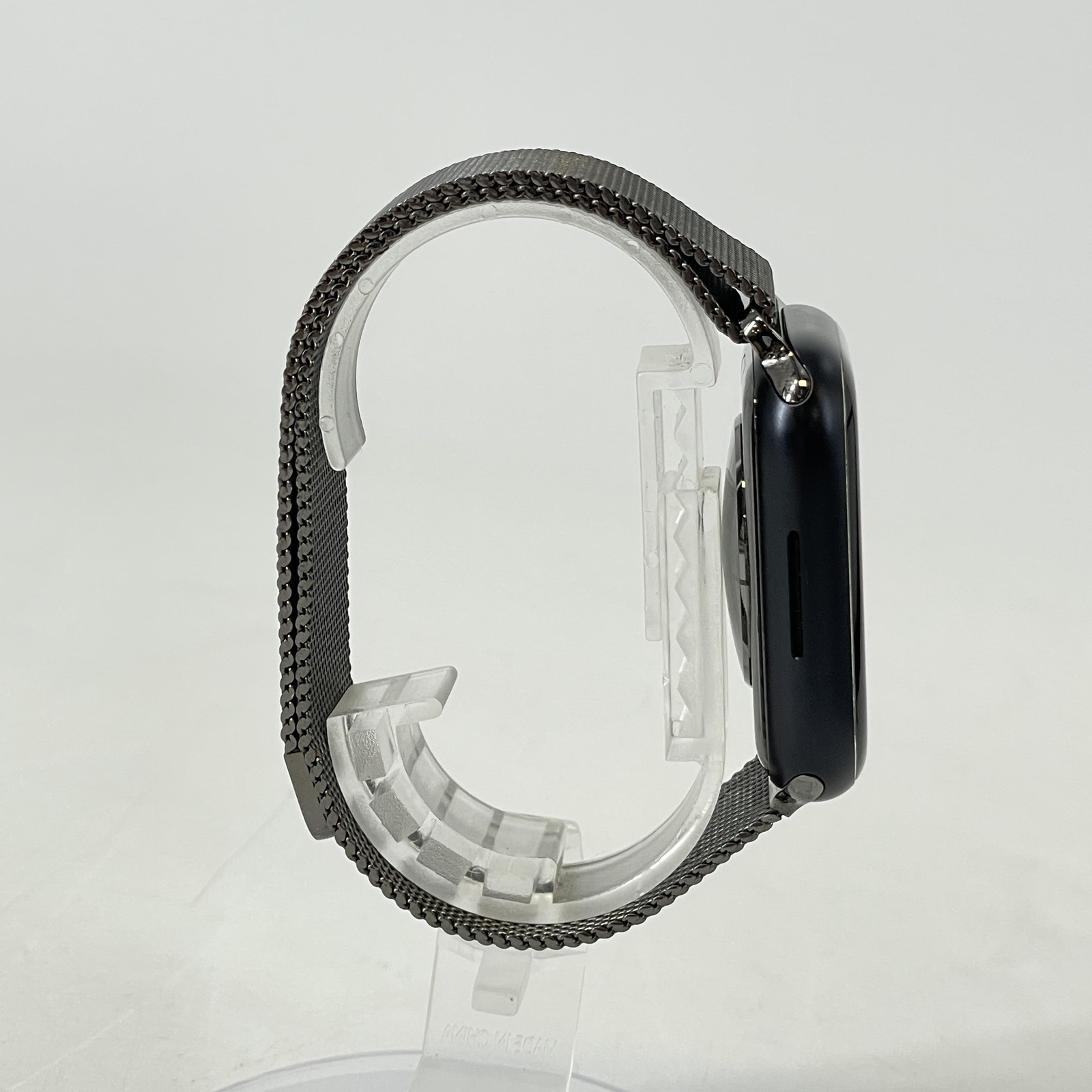 Apple Watch (Series 7) 45mm Space Black Aluminum (GPS) w/ Milanese Loop – Good