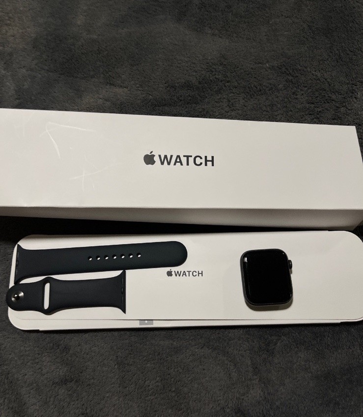 Apple Watch 44mm with a Midnight sport band has been used! No visible damage!