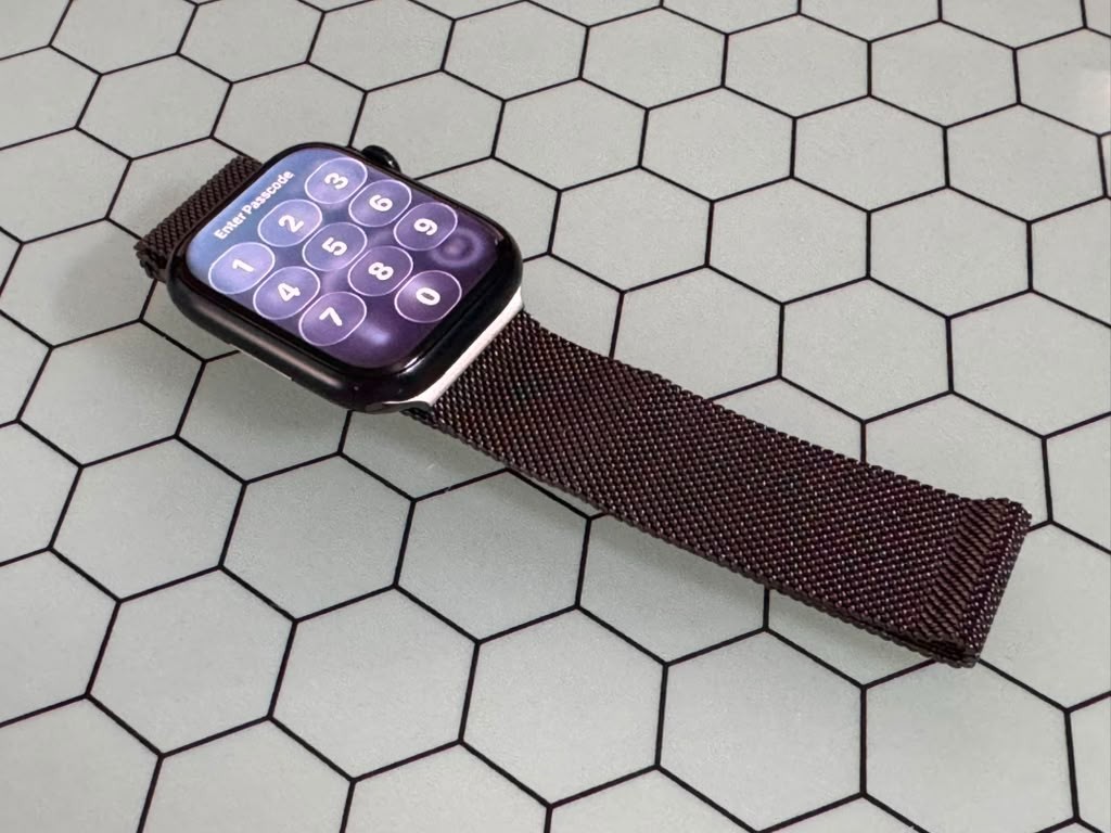 Apple Watch Series 7 45mm Aluminum Case- Midnight, metal mesh band