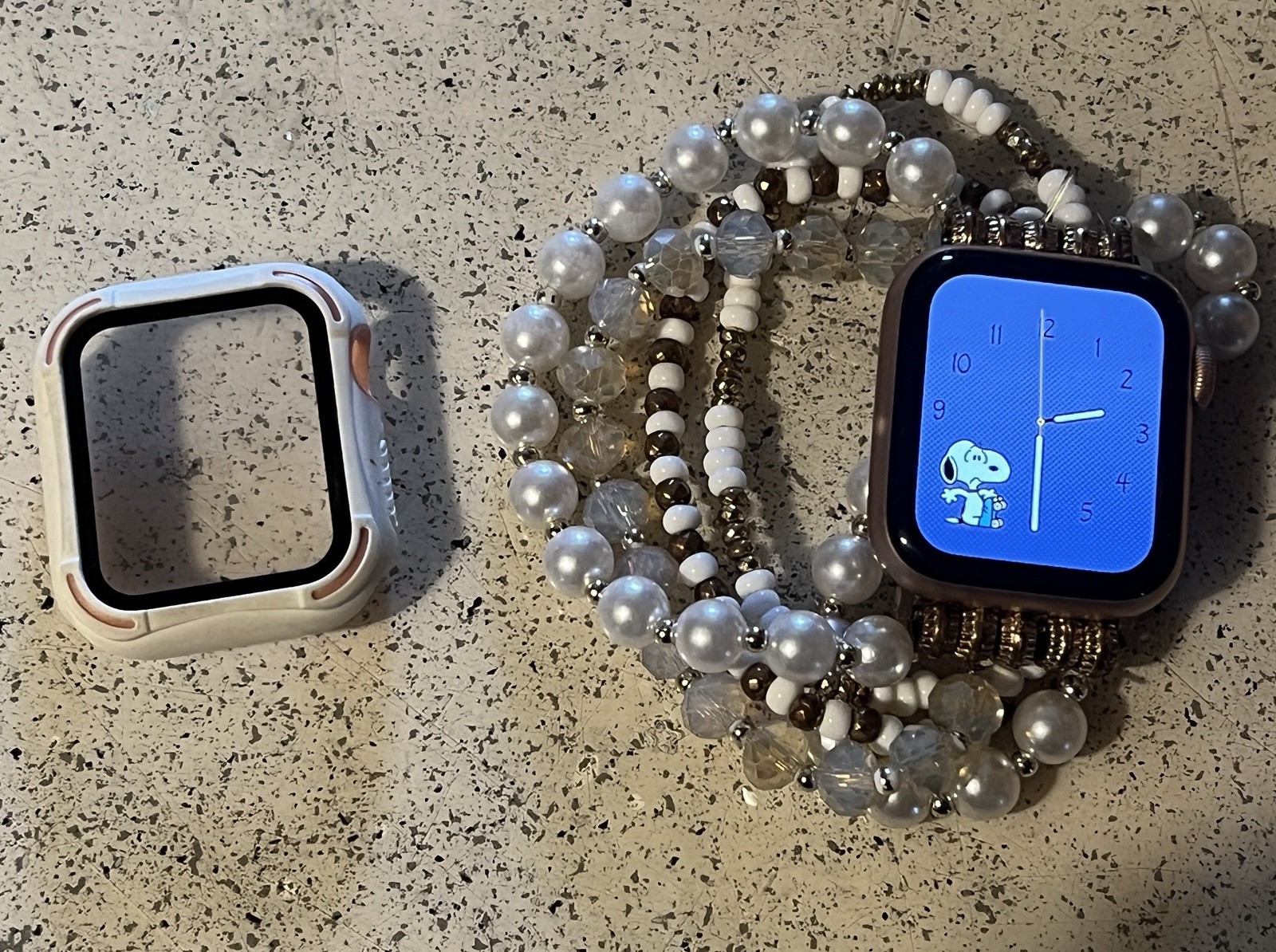 Apple Watch SE 40mm Gold Aluminum Case with Band – Regular (GPS)