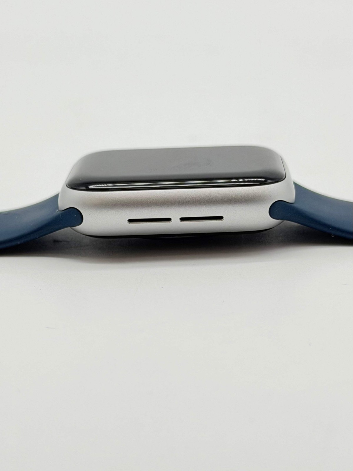 2020 Unlocked Apple Watch SE A2353 40mm Silver w/ Box