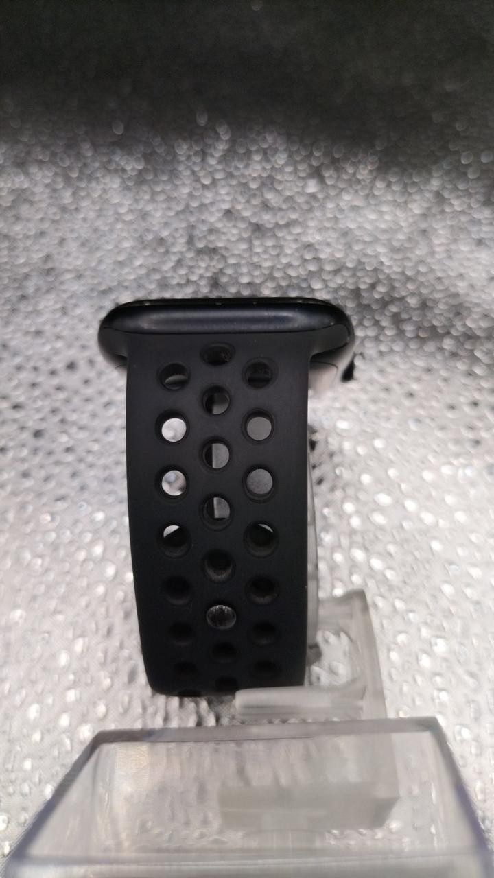 Apple Watch SE 2nd Gen 44mm Aluminum GPS 32GB Smartwatch Black