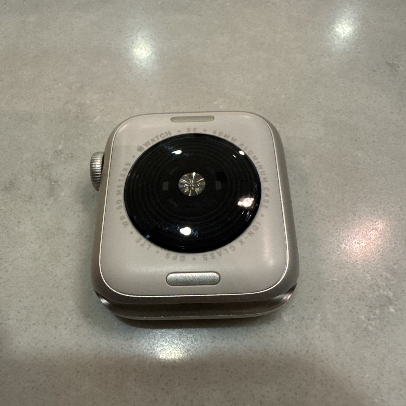 Apple Watch SE (2022) 2nd Gen 40mm A2726 (GPS + Cellular) Starlight