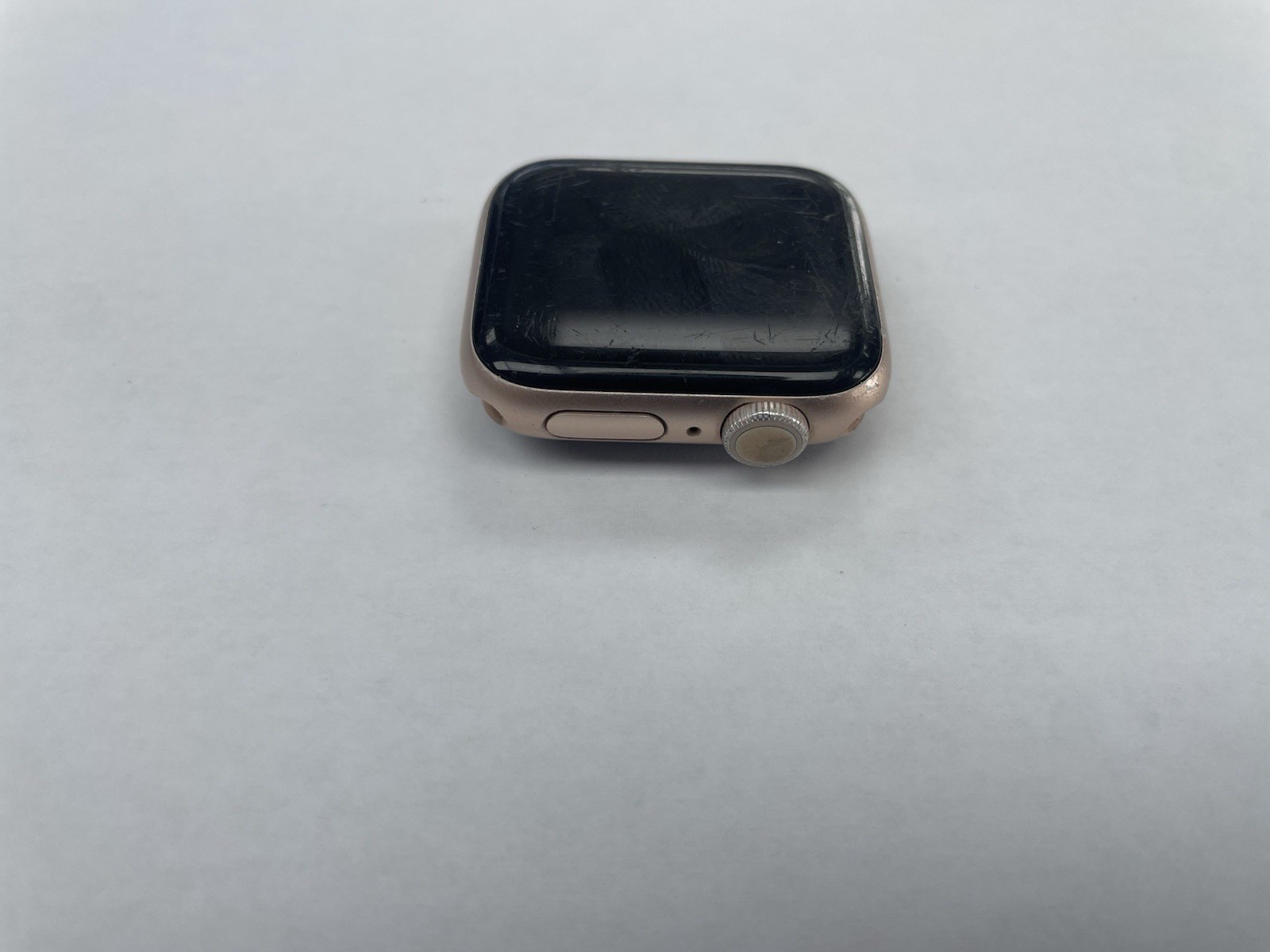 Apple Watch Series 5 40mm Aluminum Gold, Fair Condition. Price To Sell!
