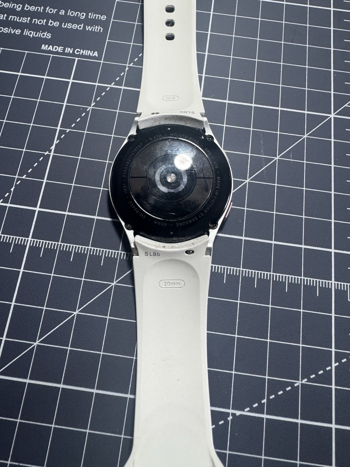 Samsung Galaxy Watch4 40 mm Silver Case with White Silicone Band…