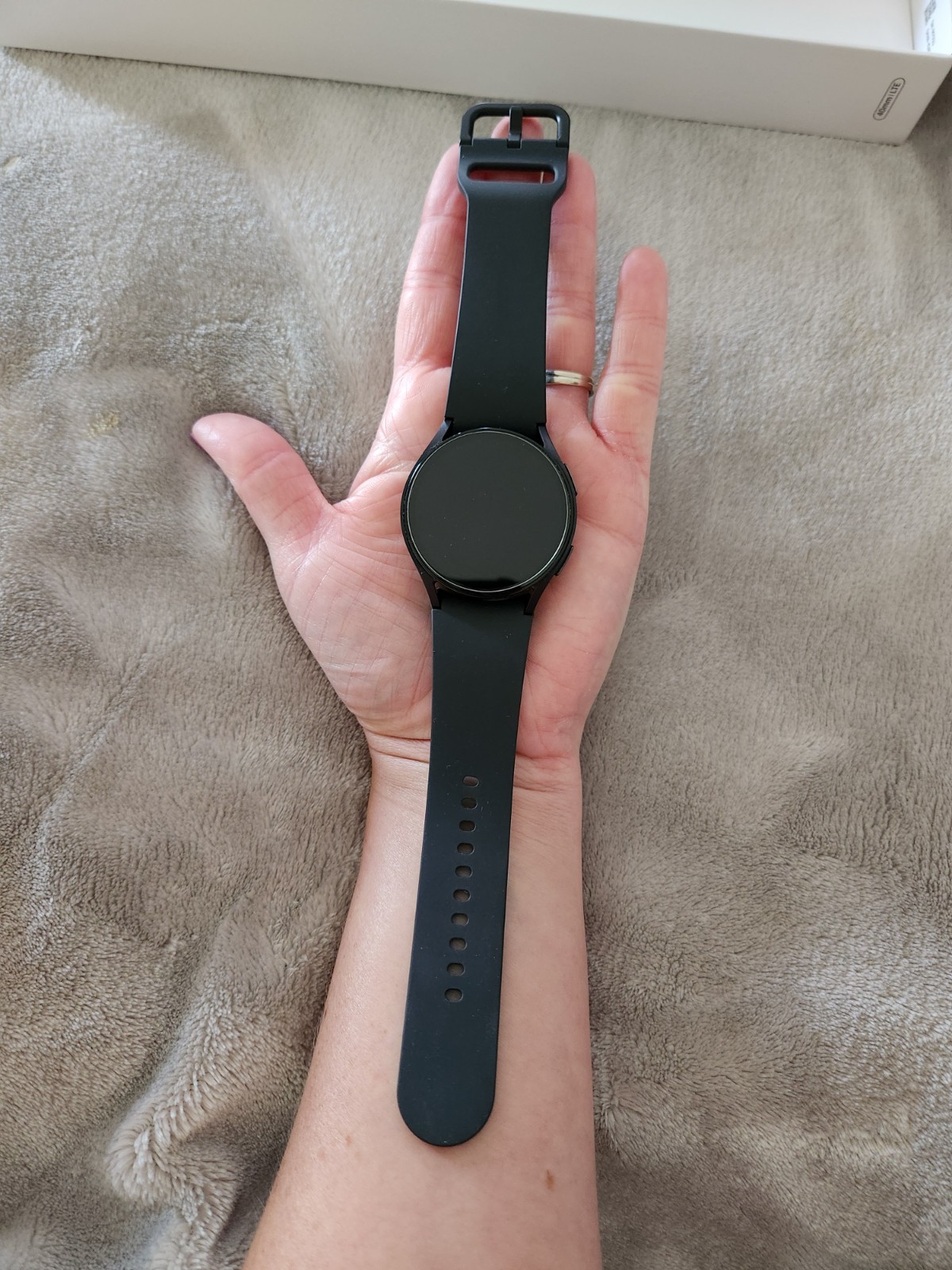 Samsung Galaxy Watch6 40mm Graphite Bluetooth Smartwatch SM-R930NZKAXAA