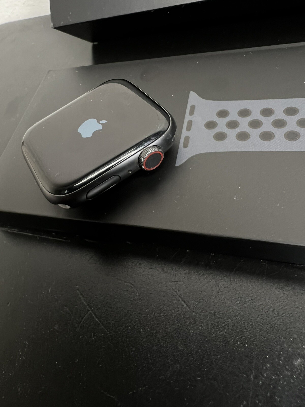 Apple Watch Series 5 x Nike 44mm (GPS + Cellular) Aluminum Space Gray Navy Band
