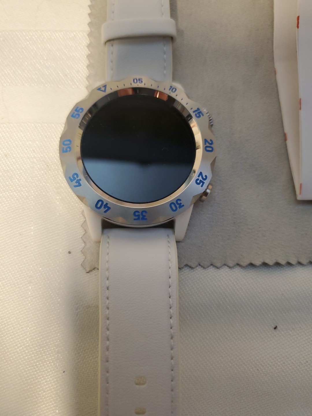 KAVVO Urban Luminous Smart Watch – Oyster Edition