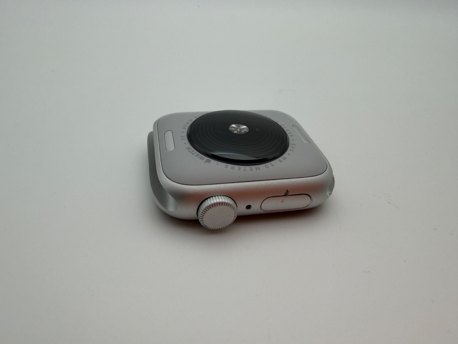 APPLE WATCH SE 2 – 40MM SILVER GPS ALUMINUM – NO BAND – HAS DEEP SCUFF ON SIDE
