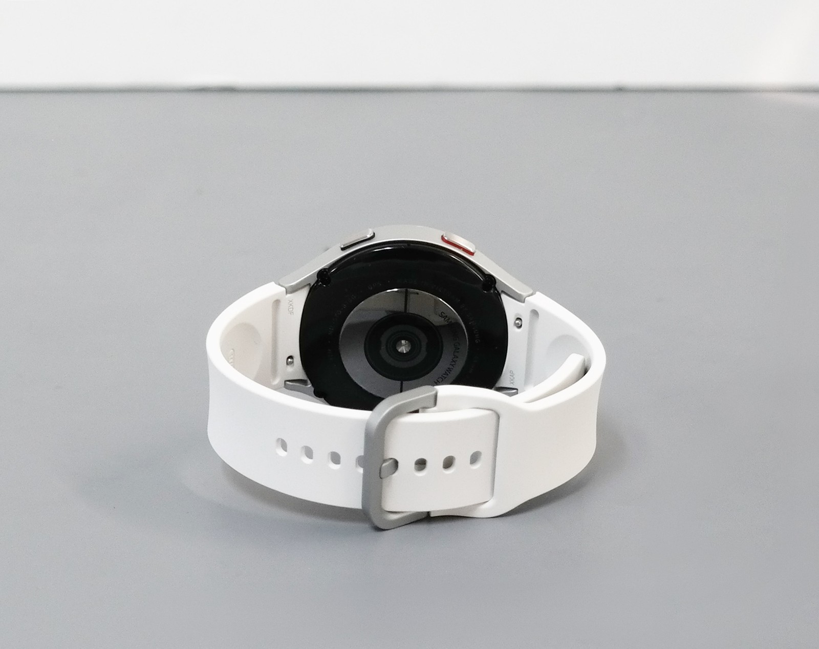 Samsung Galaxy Watch4 SM-R870 44mm Aluminum Case with Sport Band – Silver
