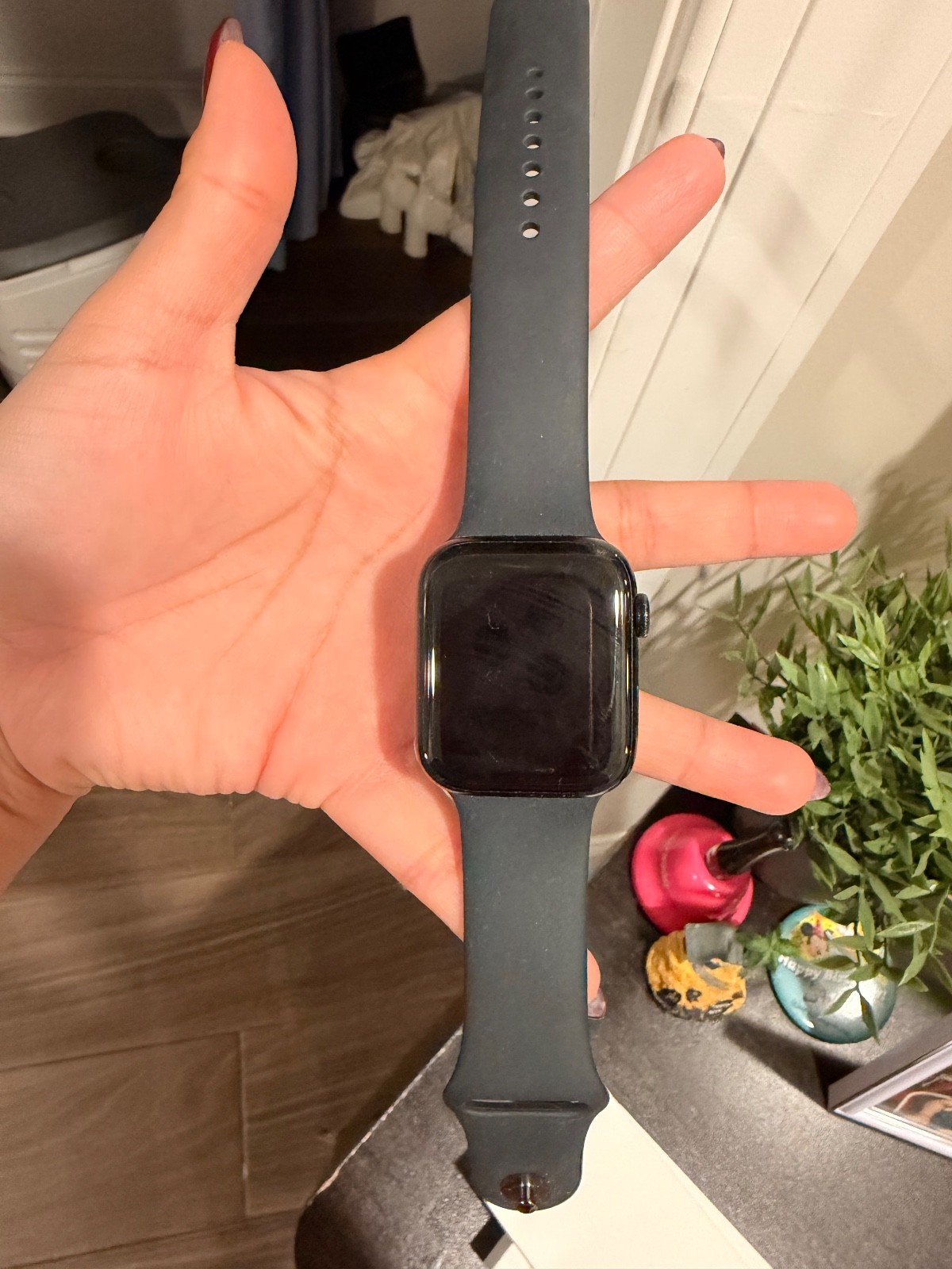 Apple Watch SE (2022) 44mm Midnight Aluminum Case with Sport Band, S/M (GPS +…