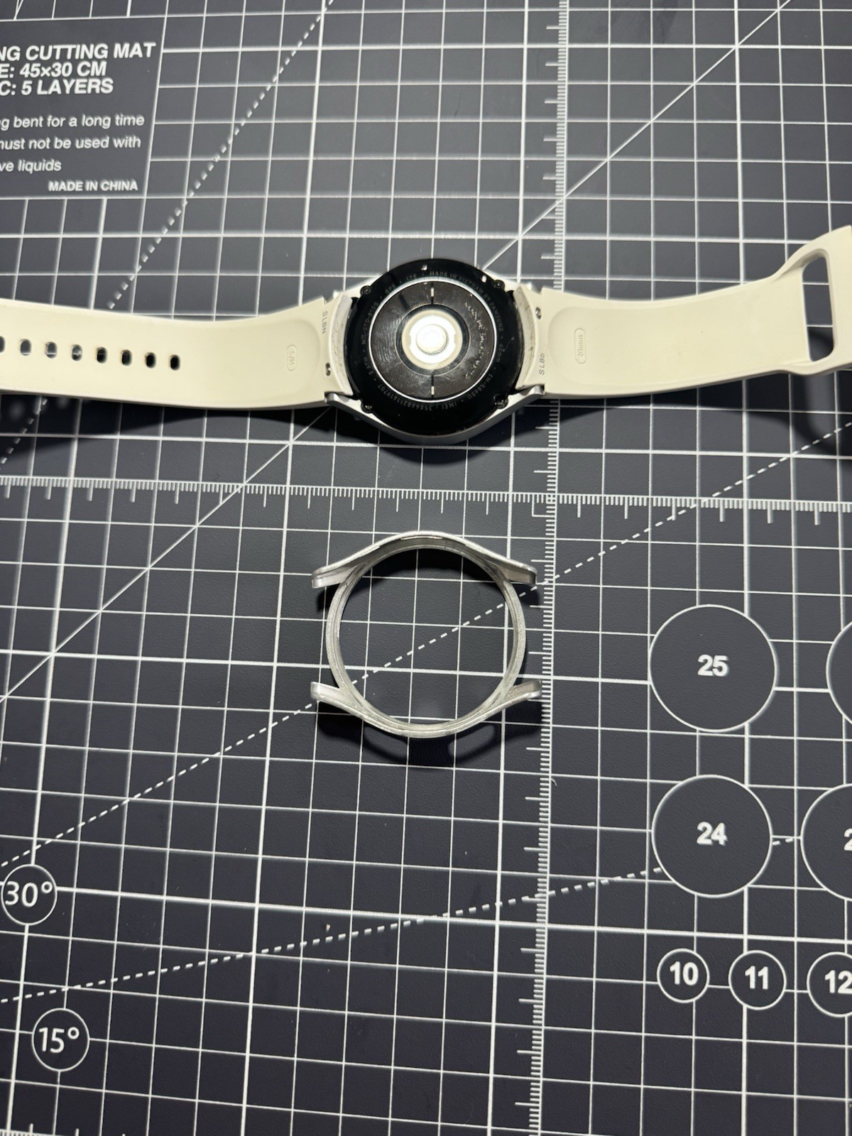 Samsung Galaxy Watch4 40 mm Silver Case with White Silicone Band…