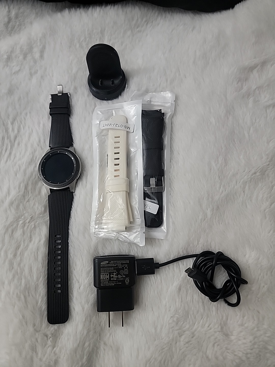 Samsung Galaxy Gear S Smart Watch,NO scratches on face,2 straps #358602092118562