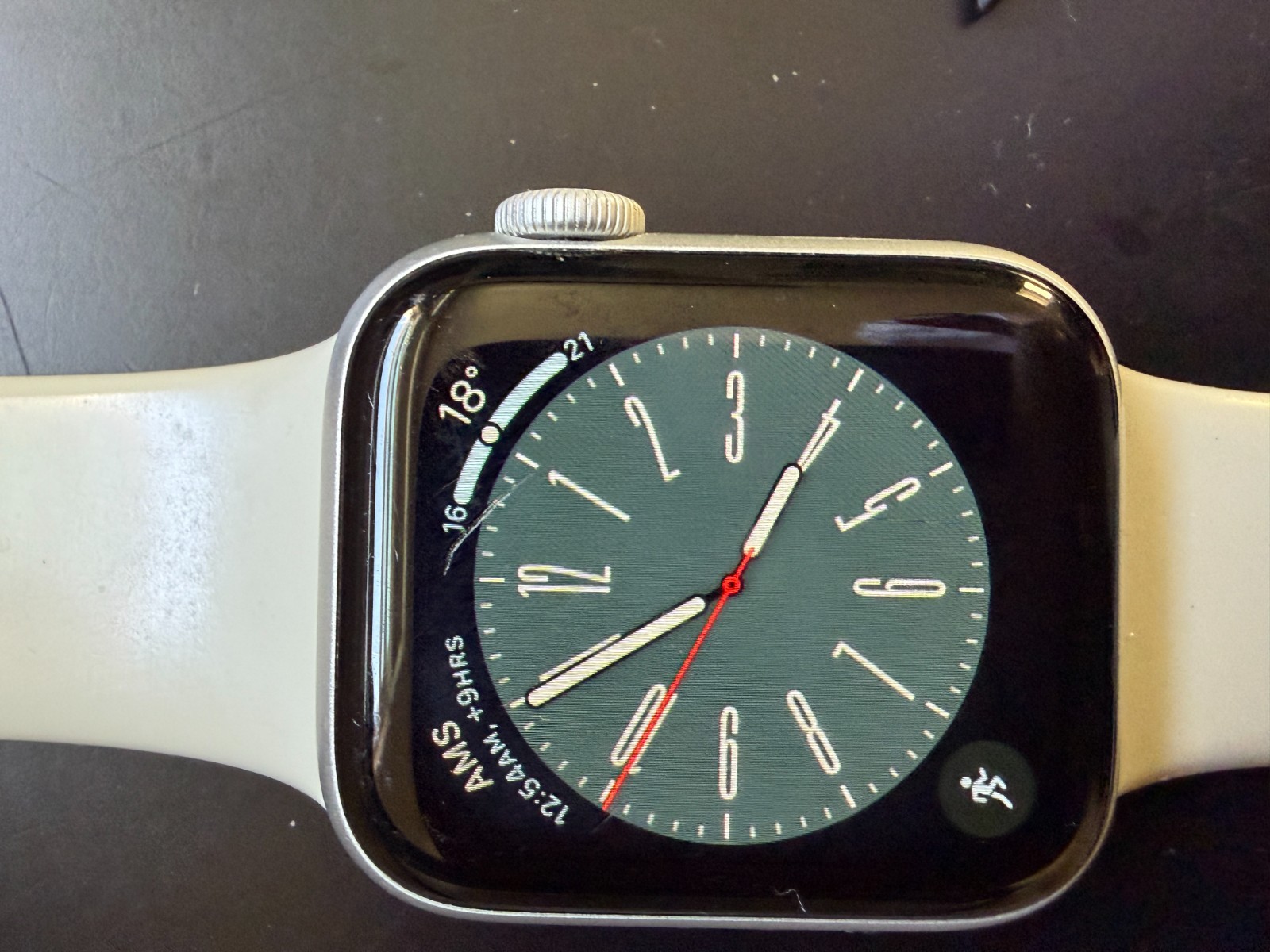 Apple Watch Series 5 40mm Silver Case with 5 bands