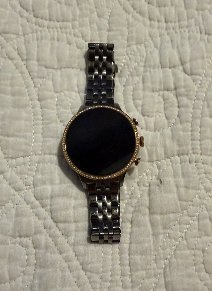 Fossil Gen 6 Smartwatch with extra band ladies used working woman’s watch