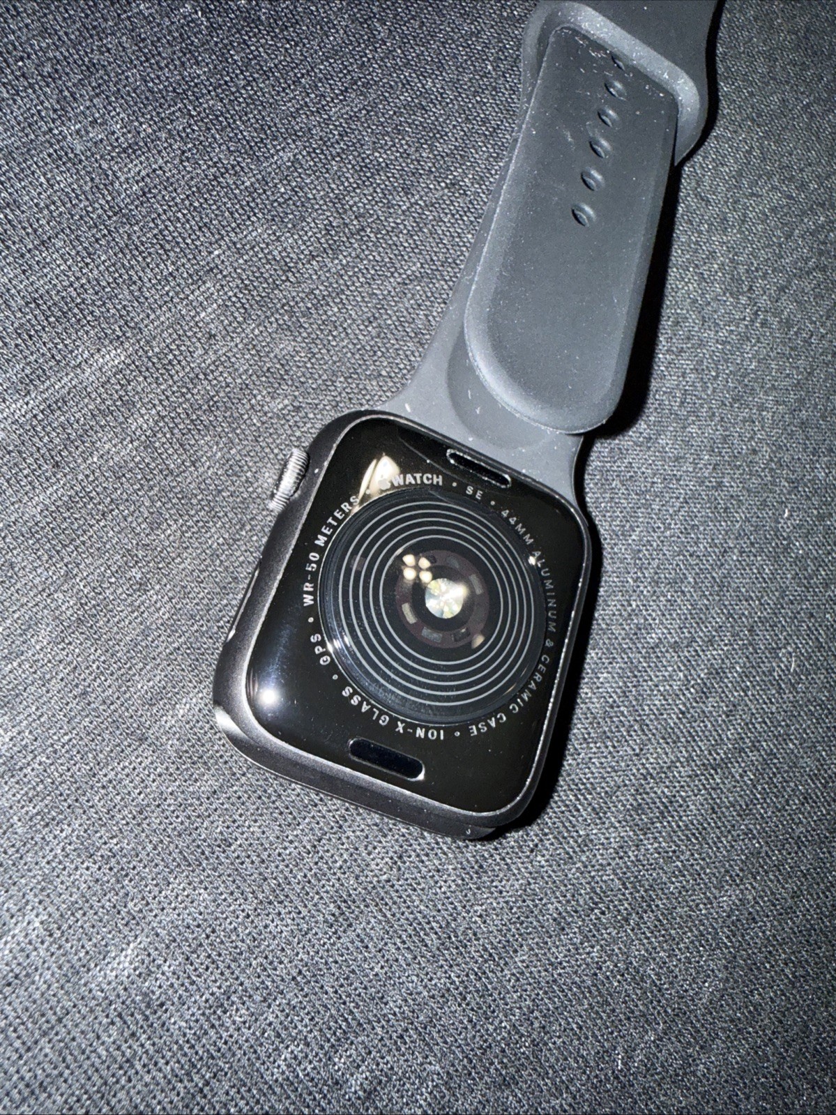 Apple Watch SE (2020) 1st Gen (GPS Only, No Cellular) – Space Gray