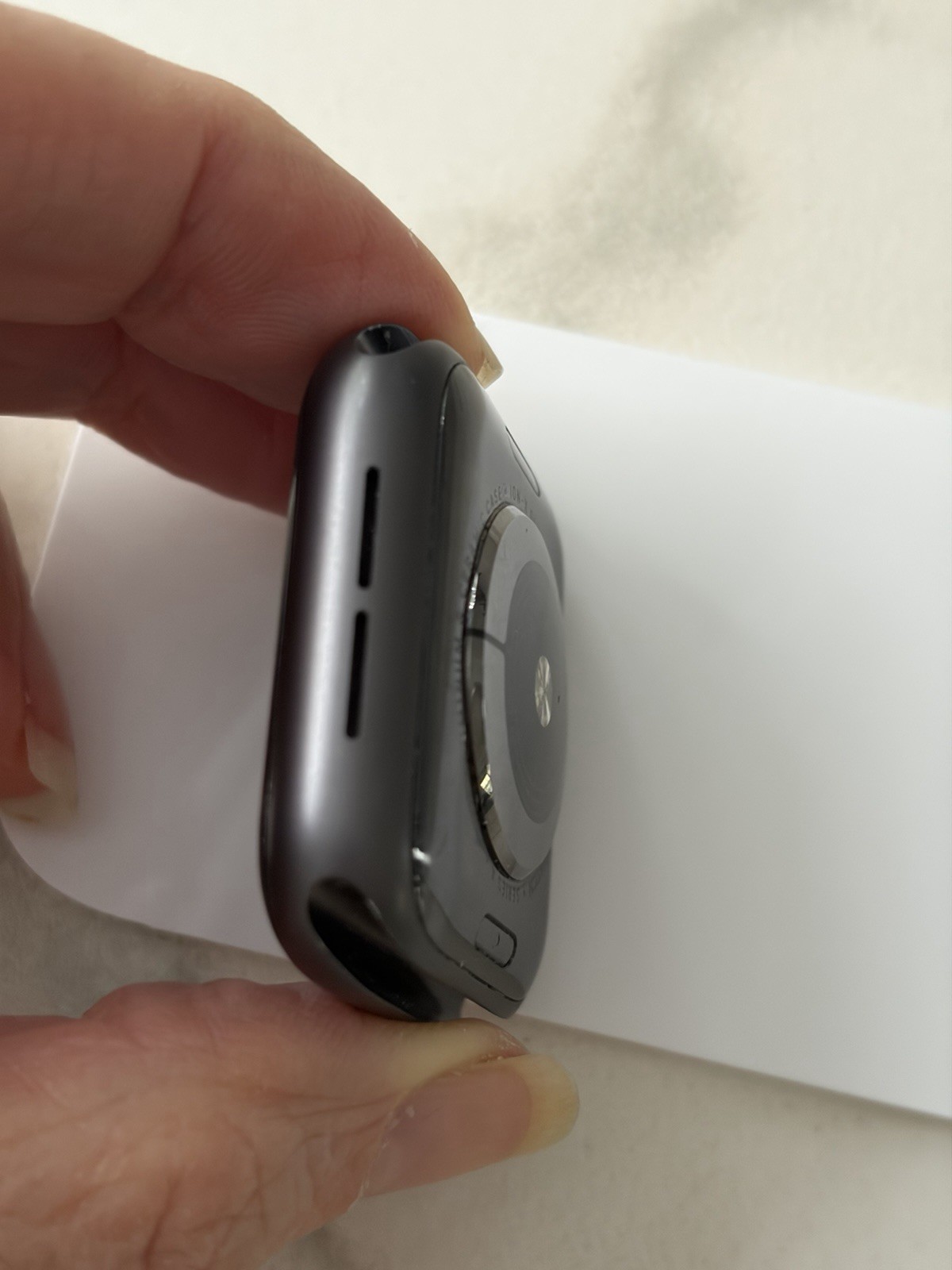 Apple Watch Series 4 40mm Space Gray White Sport Band GPS +Cellular, 75% Battery