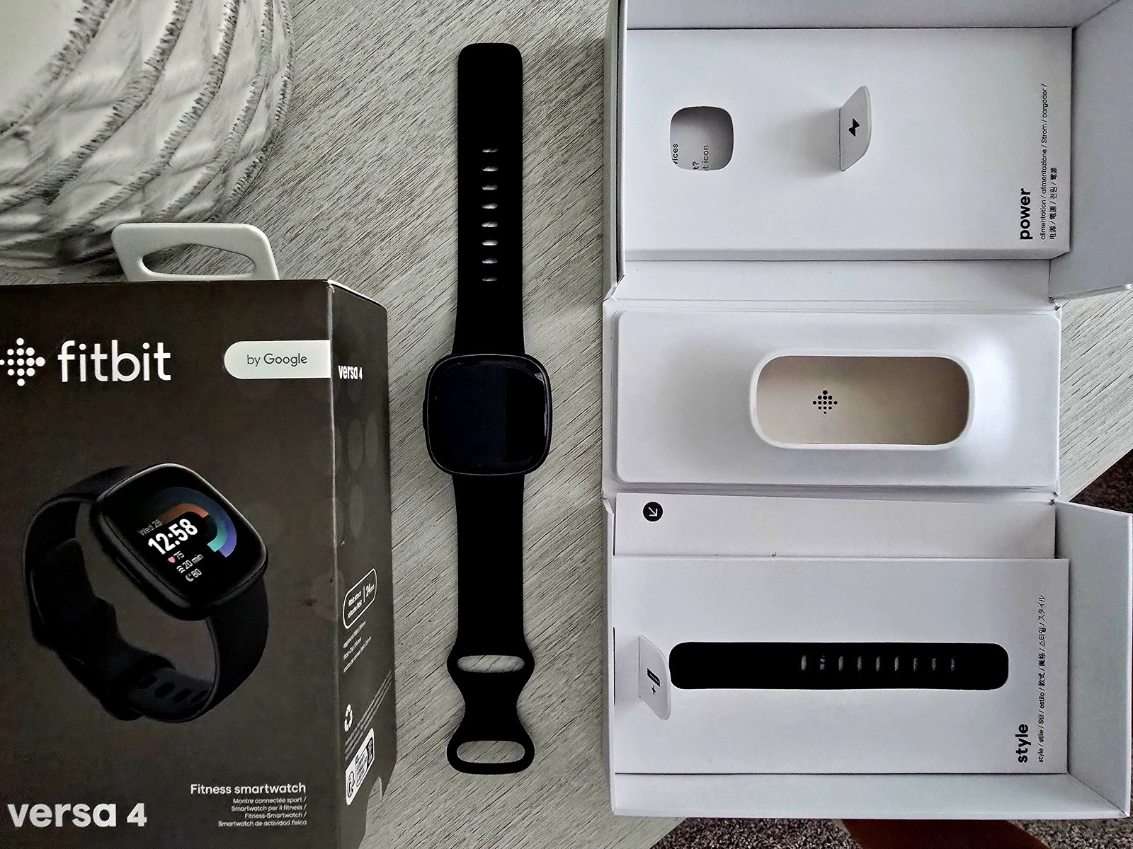 Fitbit Versa 4 40mm Black Aluminum Case Smartwatch. Perfect Condition