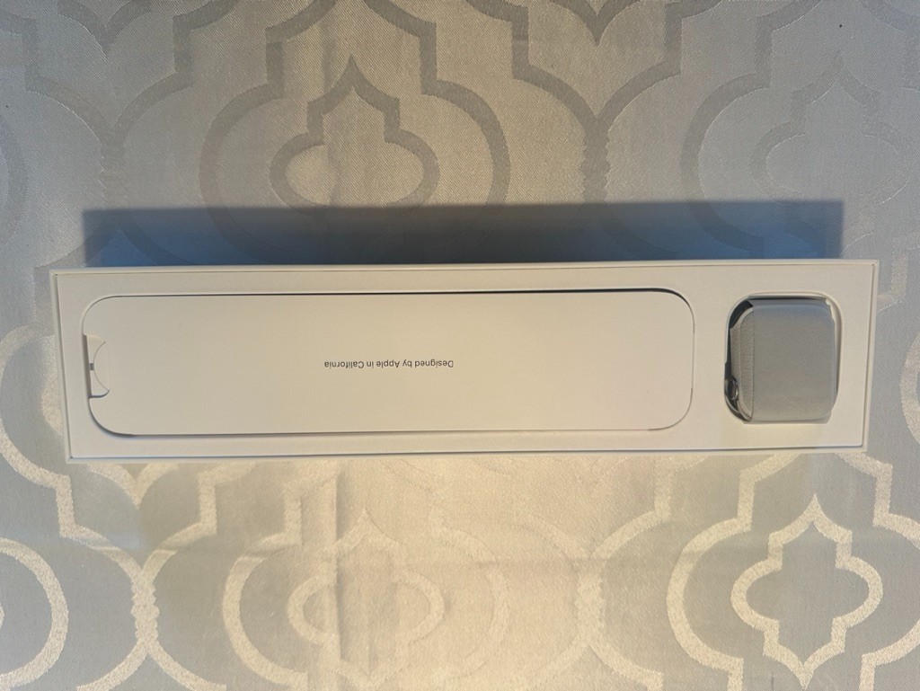 Apple Watch Series 5 – Stainless Milanese Loop 40MM – Model A2094