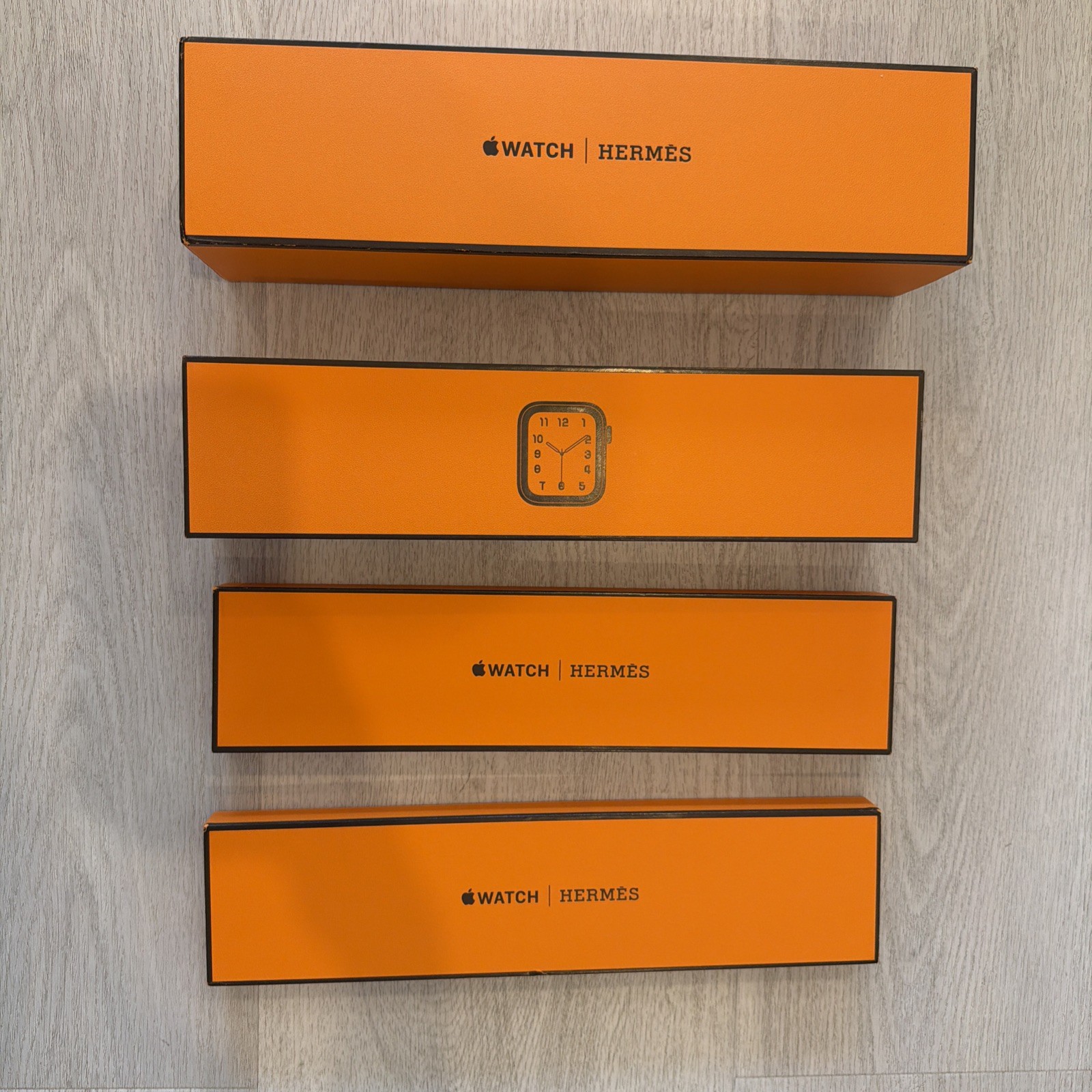 Hermès Apple Watch Series 4 44mm Stainless Steel GPS +Cellular +2 Leather Bands