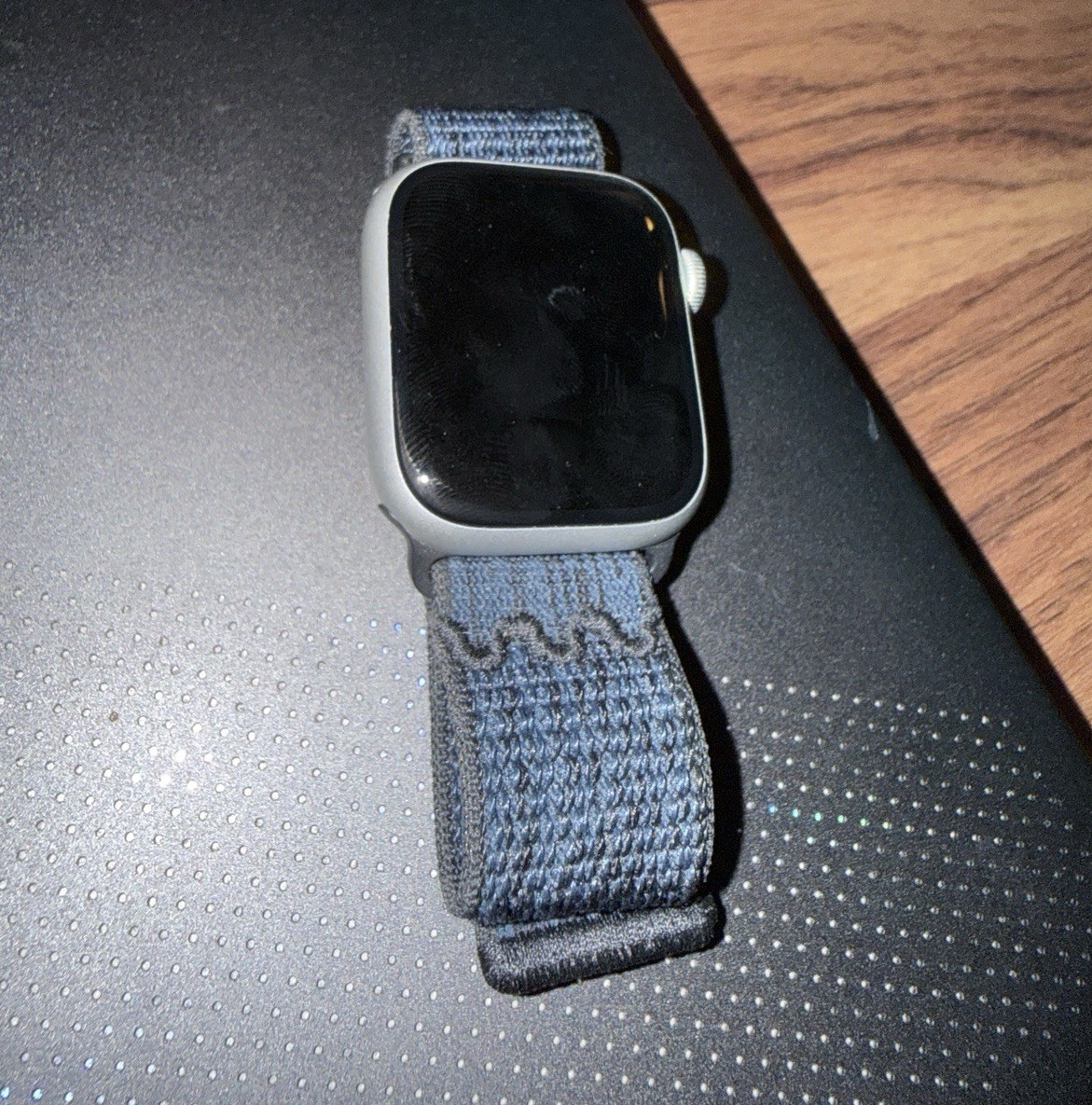 Apple Watch Series 8 45mm Silver Aluminum GPS w Nike Loop in navy blue