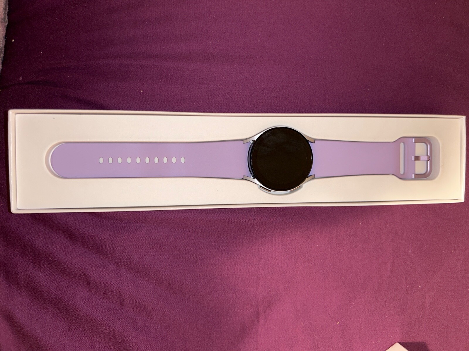 Samsung Galaxy Watch5 40mm Silver Case Purple Band (SM-R900NZSAXAA). 