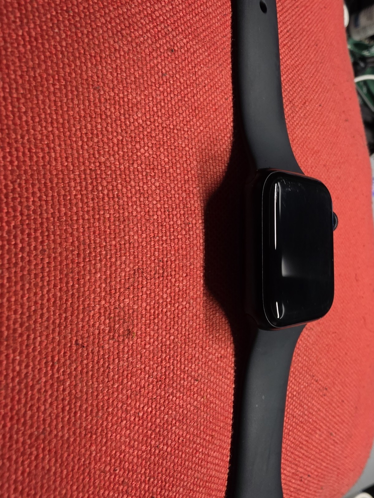 Apple Watch SE 2 40mm Midnight Aluminum – Midnight Sport Band MXE93LL/A