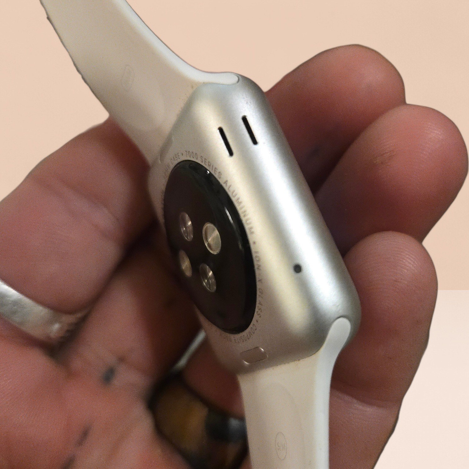 1st Generation Apple Smartwatch 38mm Silver White Sport Band S/M Ion-X Glass USA