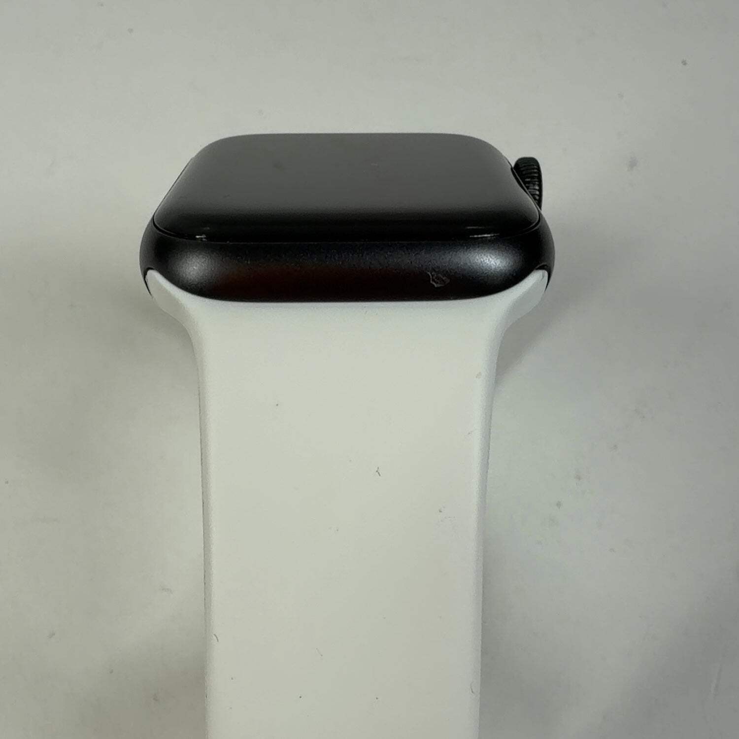 Unlocked Apple Watch SE 1st Gen 40MM Space Gray Aluminum White Sport Band