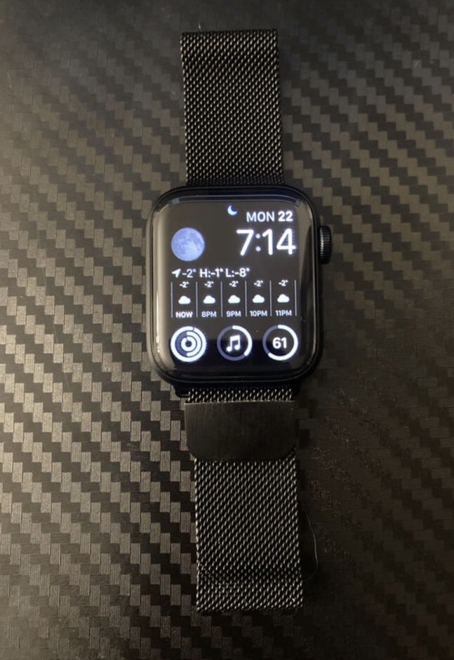 Apple Watch SE 40mm Space Midnight Case with Milanese Loop – GPS Only