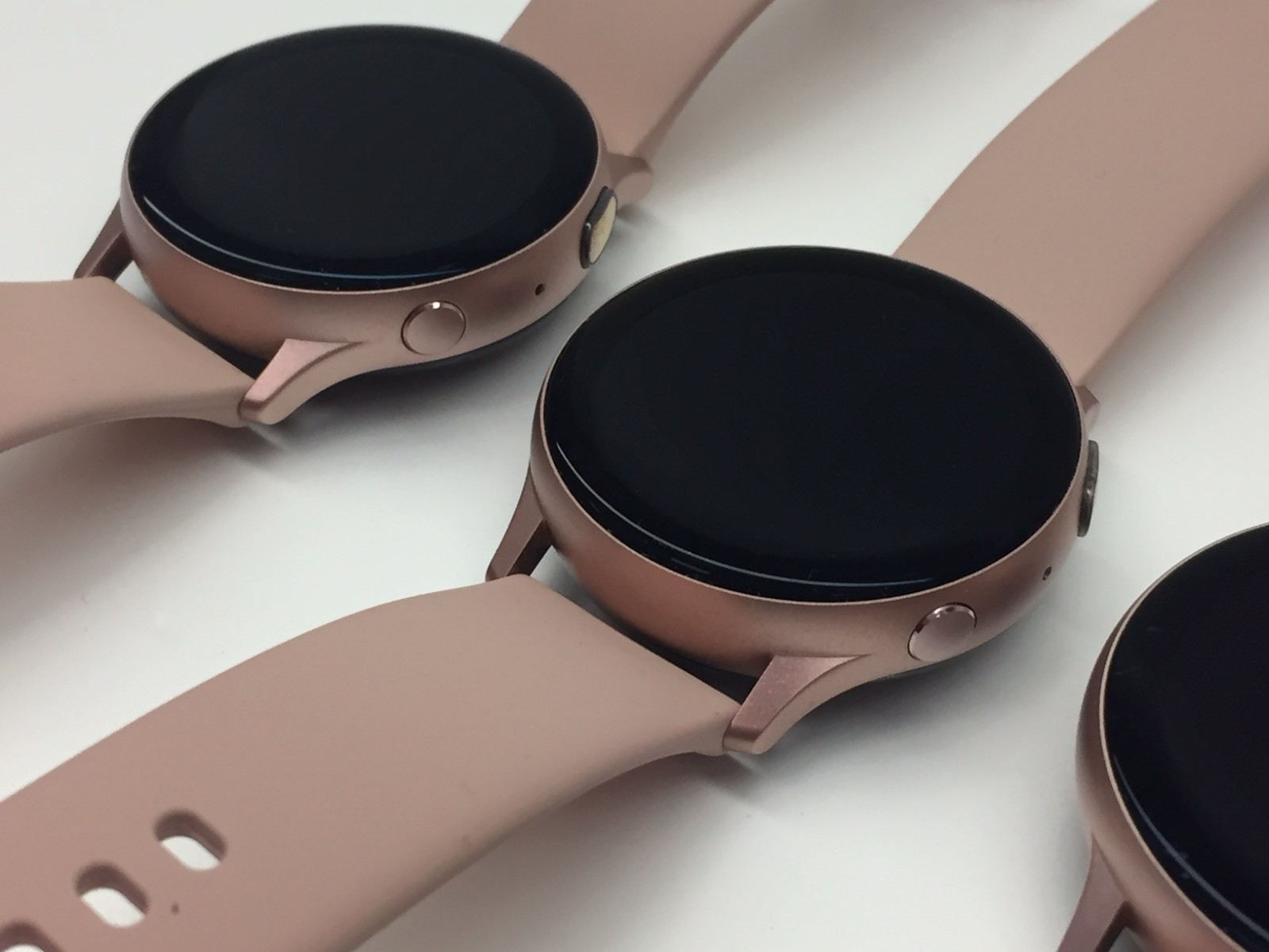 AS IS – LOT OF 4 Samsung Galaxy Watch Active 2 SM-R830. SM-R820. SM-R835