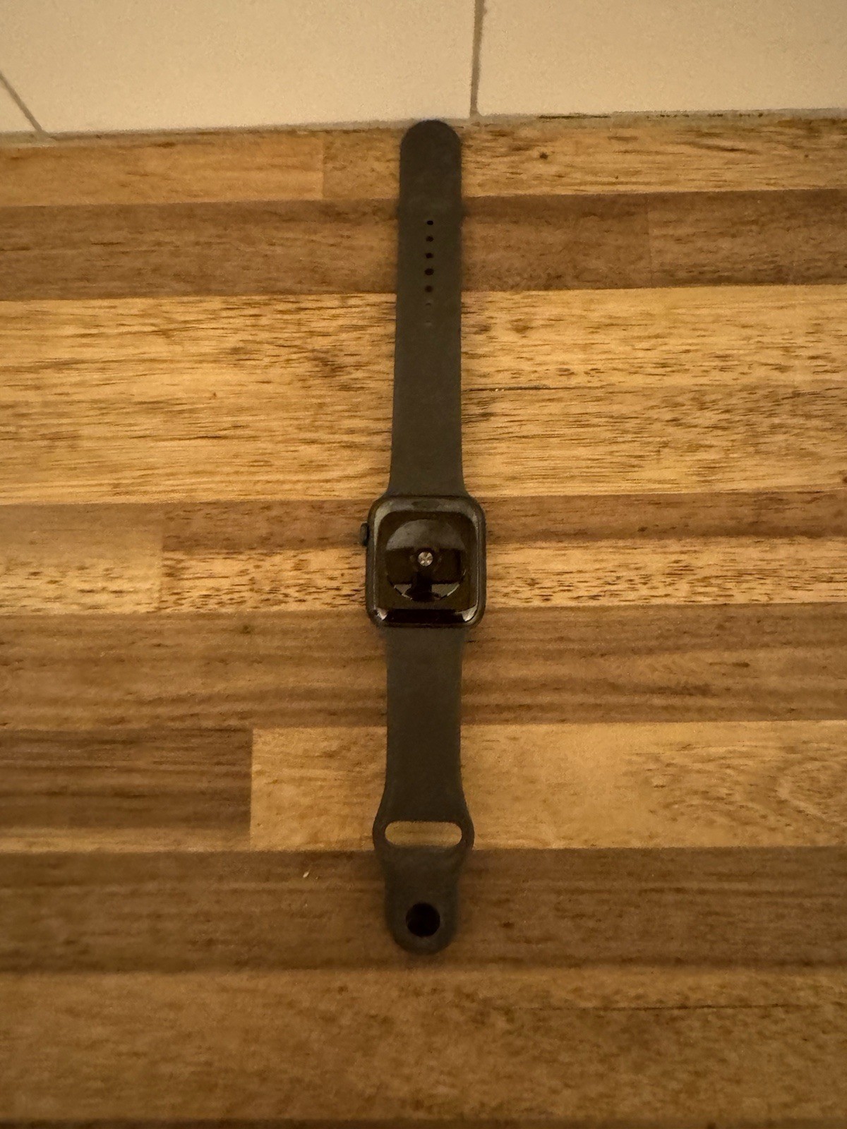 Apple Watch SE 44mm Space Gray Aluminum Case with Black Sport Band – Regular…