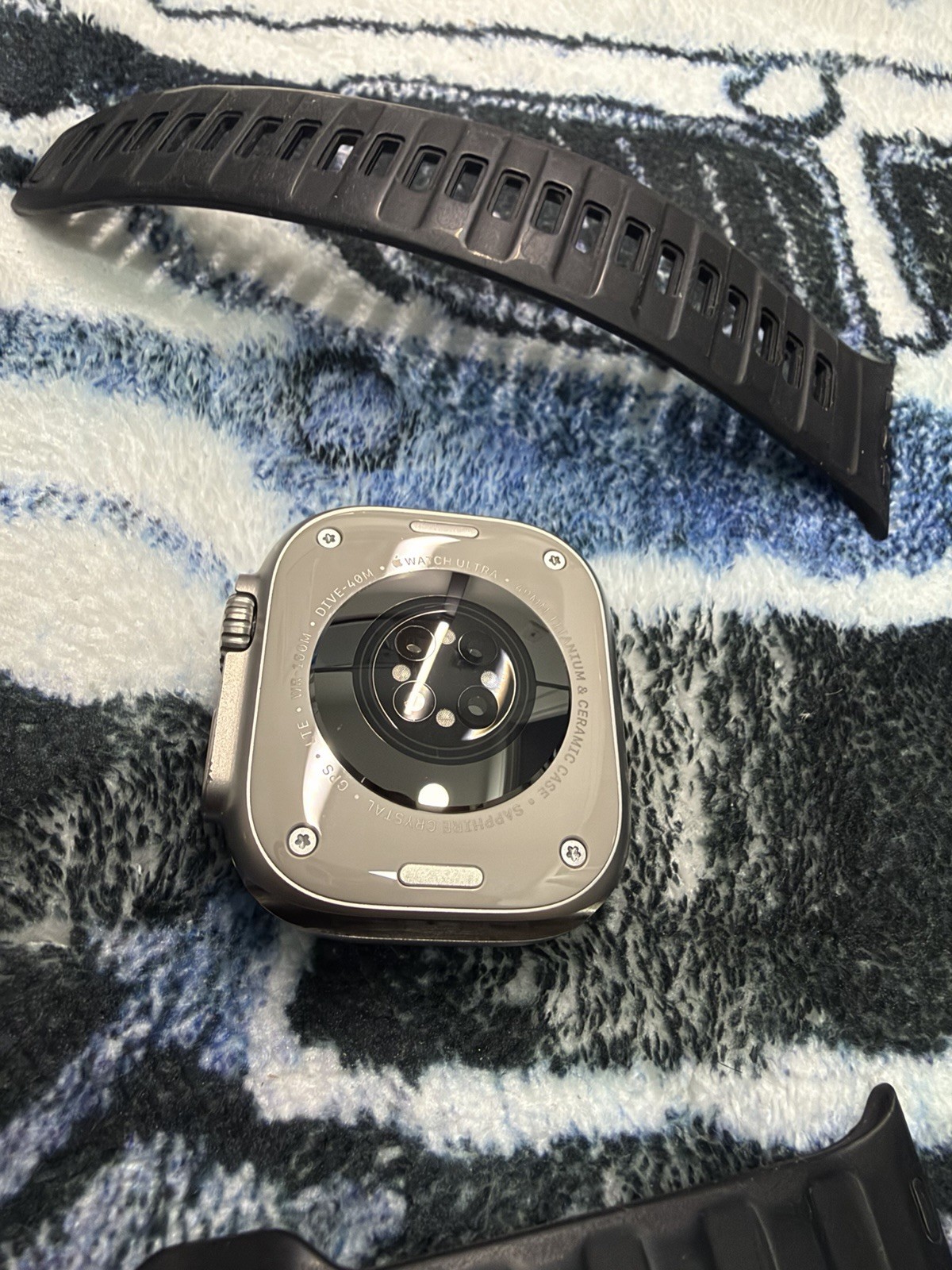 Apple Watch Ultra 2 49mm Unlocked Silver Titanium