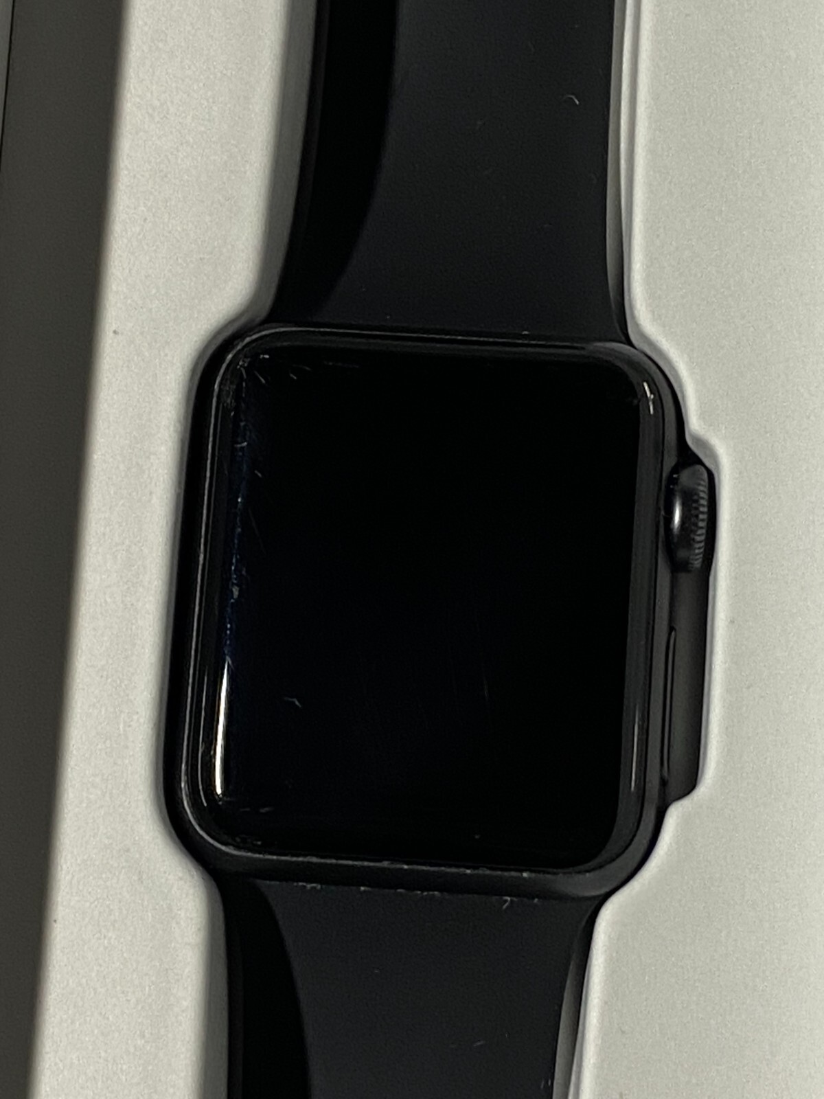Apple Watch Series 3 38 mm Gray Aluminum Case with Black Aluminium Band
