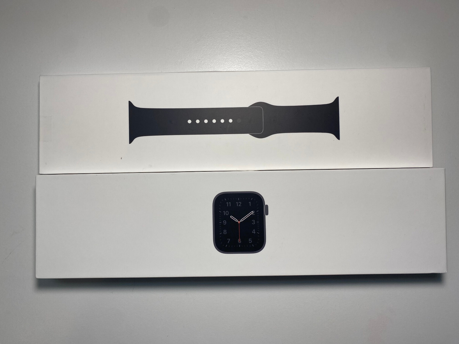 Apple Watch SE Gen 1 44mm Aluminum GPS Only with OEM Black Sport Band UNLOCKED!!