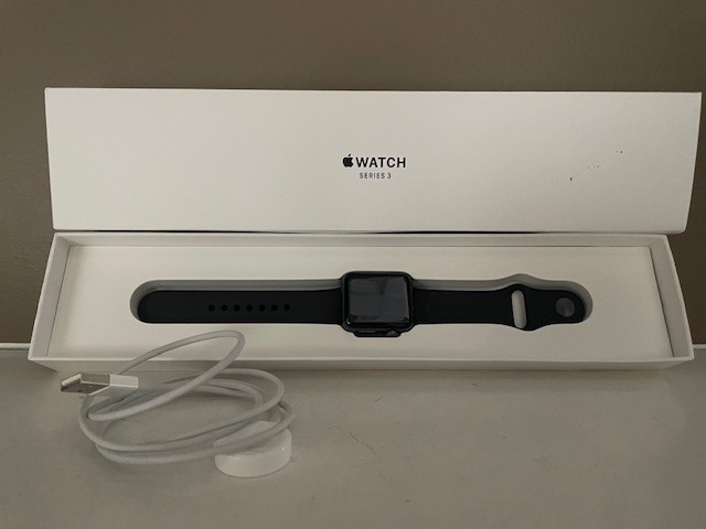 APPLE WATCH – SERIES 3 (GPS) – 38mm – 8gb – Black – EUC – FREE SHIP!!