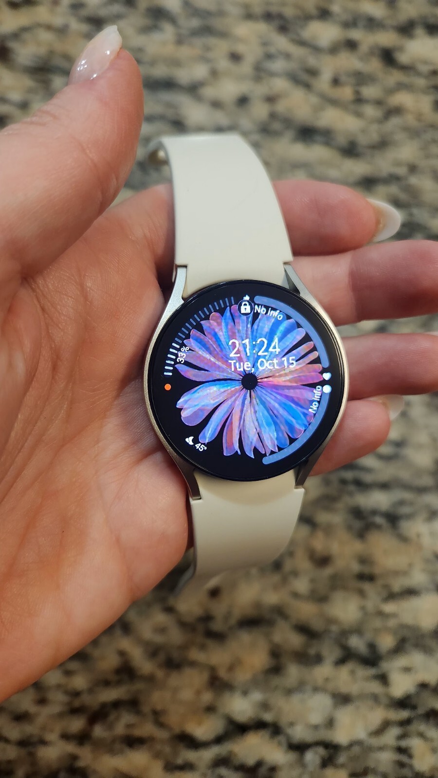 Samsung Galaxy Watch6 SM-R930 40mm Gold Aluminum Case with Cream Sport Band…