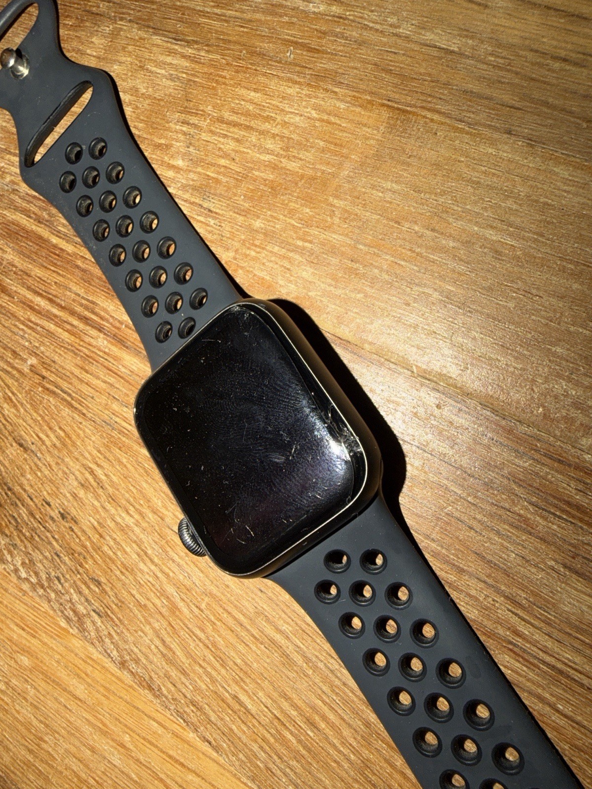 Apple Watch Series 4 40mm GPS Unlocked (doesn’t turn on/haven’t used in 3 year)