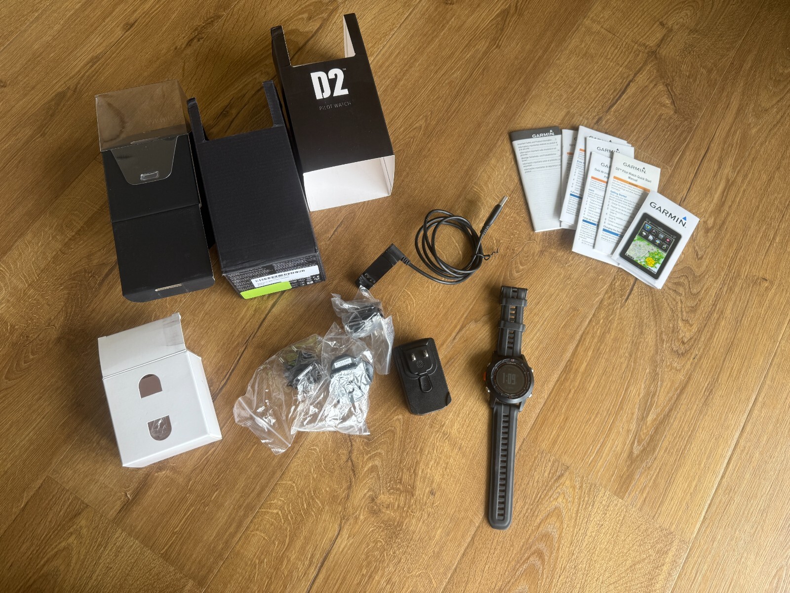 Garmin D2 Pilot Watch GPS Aviation Complete in Original Box Tested Works